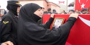 Şehidin naaşı başında göz yaşları sel oldu
