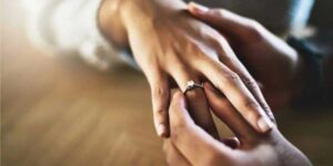 Çikolata götürmekteydim