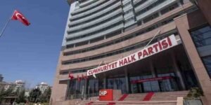 CHP’de istifalar büyüyor